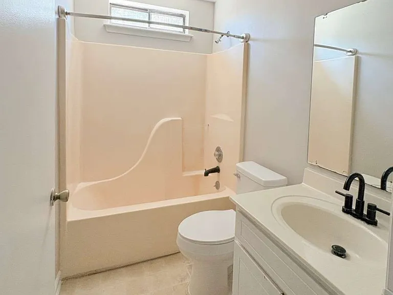 142 Woodvalley Ct — Photo 33