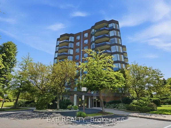 1903 Pilgrims Way #302, Oakville, ON L6M 2X1