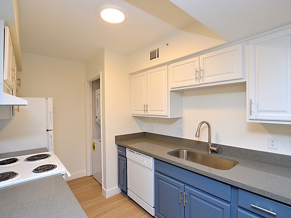 3rd image of 4308 N Longview Ave APT 205