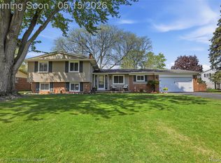 6632 Pine Eagle Ln, West Bloomfield, MI 48322