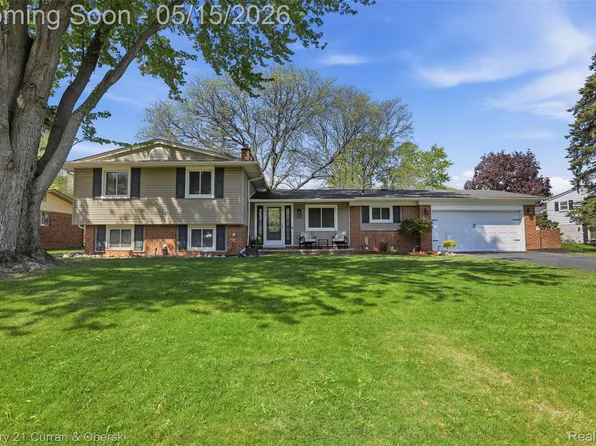 6632 Pine Eagle Ln, West Bloomfield, MI 48322