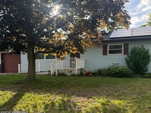9 Green Ridge Drive, Toms River, NJ 08757