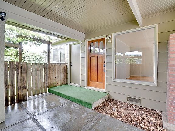 4th image of 2225 Primrose Ave