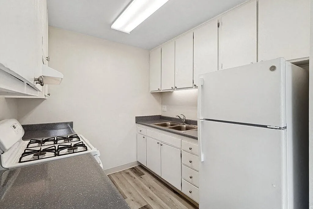 Canyon Rim Apartments — Photo 1