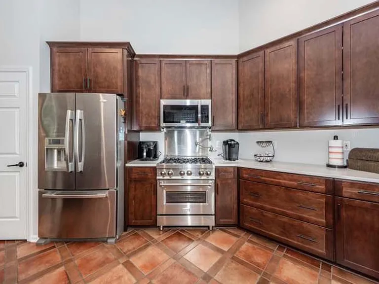 136 Oak Bluff Rd — Photo 10
