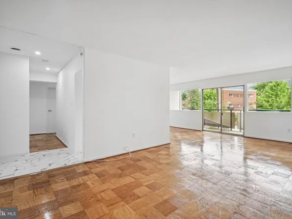4720 Chevy Chase Dr APT 201, Chevy Chase, MD 20815