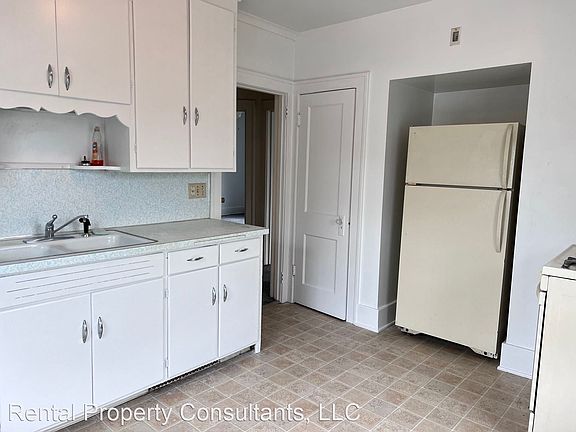 4th image of 415 Marion Pl NW