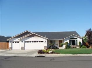 2074 Colorado Ln, Grants Pass, OR 97527