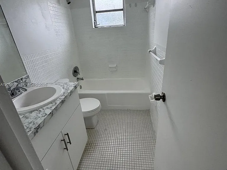 2435 Van Buren St #2B — Photo 16