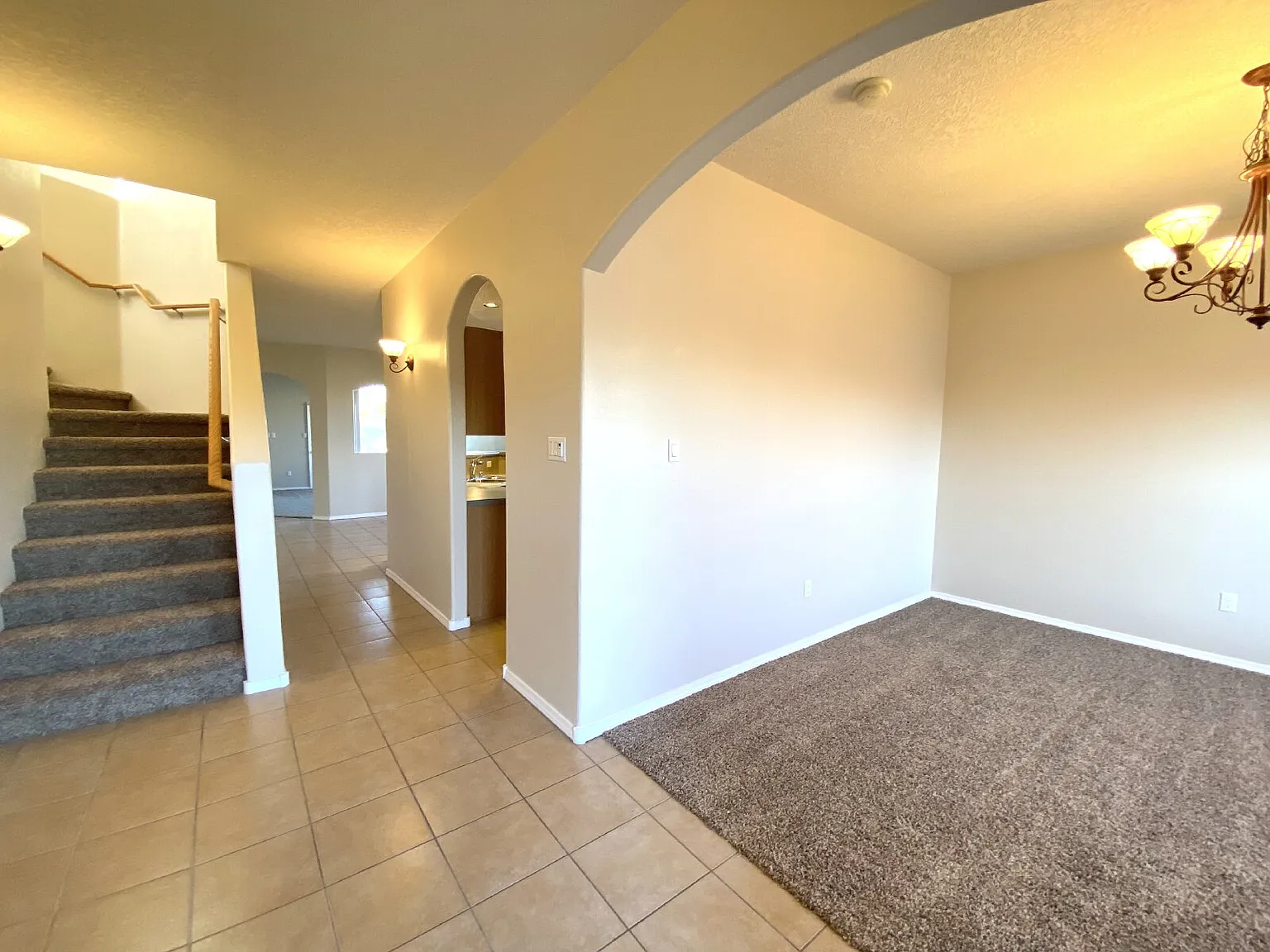 4 bed, 2.0 bath, 2910 sqft, $2,395 — Photo 2