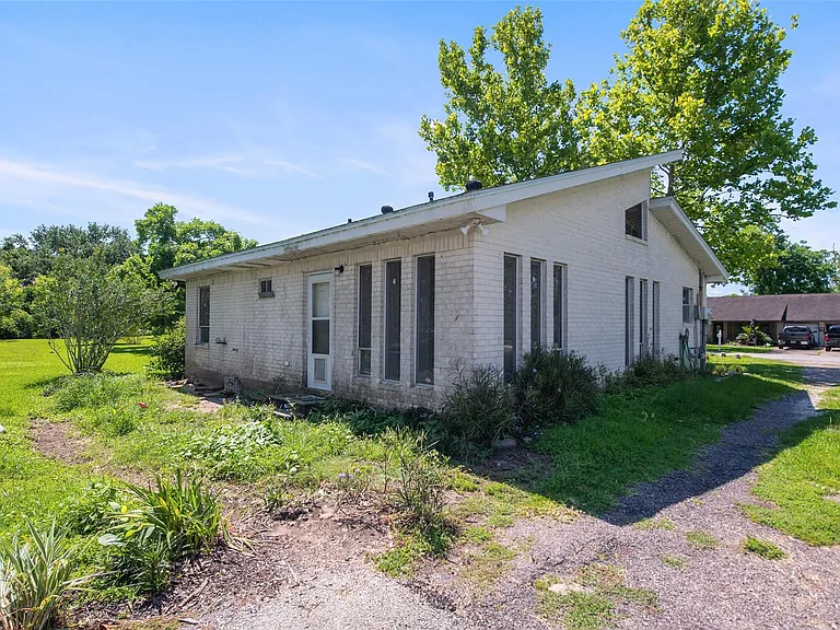 1208 Weyer St — Photo 31