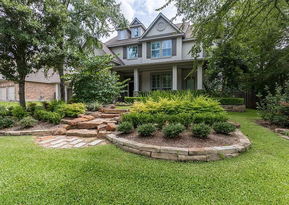 103 W. Lansdowne is the classic Woodlands dream home(4BR/3.5BA+gamerm. & office, 11,000SF+ lot, POOL, spa and much more!). It is located in an upscale neighborhood in the convenient Village of Indian Springs! The variety of plantings and trees along 