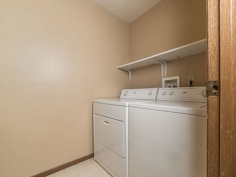 3900 S Carnegie Cir — Photo 7
