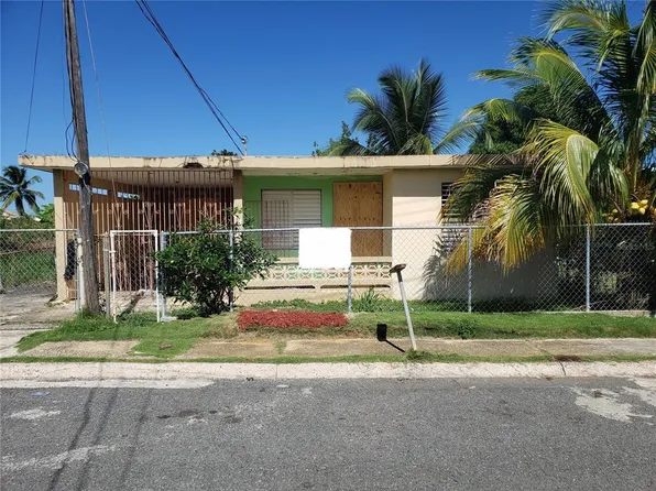 266 7th St, Isabela, PR 00662