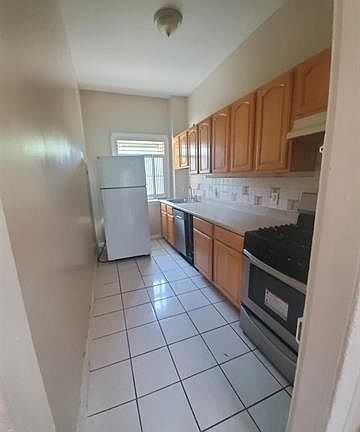 2nd image of 32 Belmont Ave