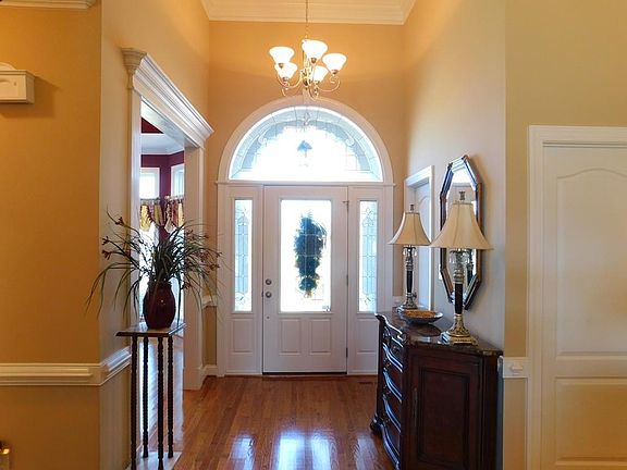 3rd image of 302 Eagles Pointe Dr
