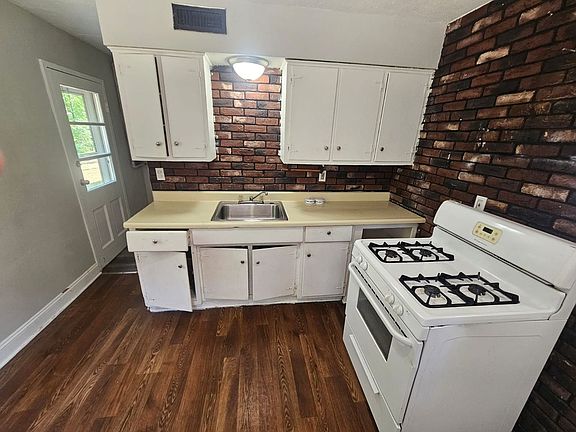 3rd image of 199 Dalepark Dr APT 10