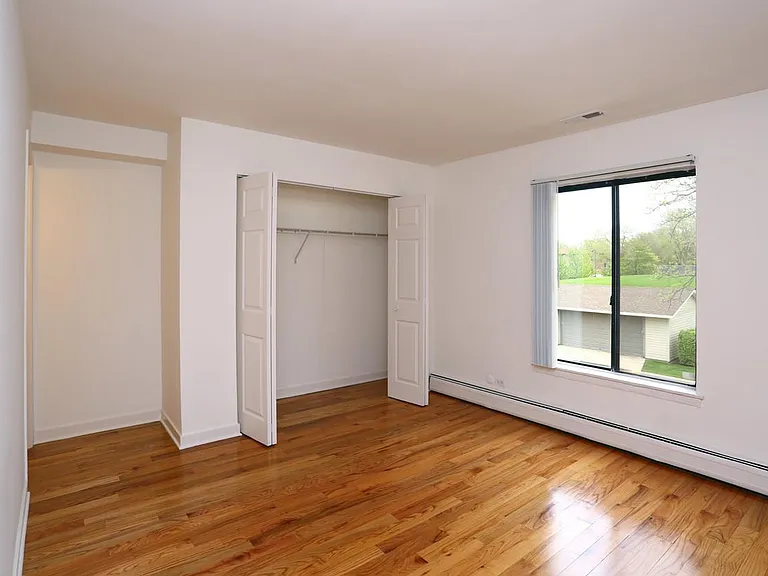 Emerald Court Apartments — Photo 74