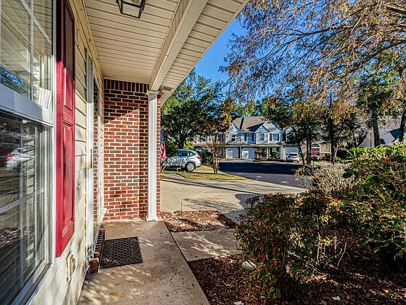 2nd image of 44 Pembroke Ln. #-