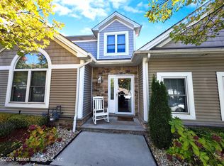 16 Chart Loop, Staten Island, NY 10309