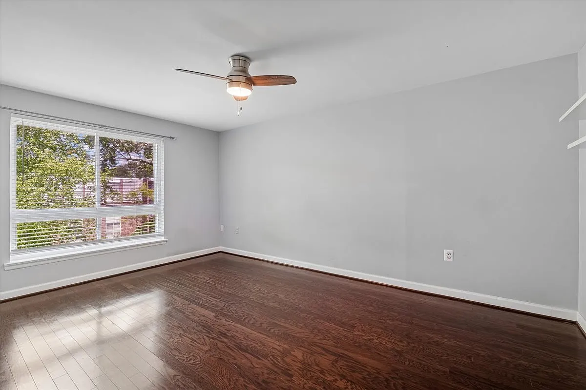 1 bed, 827 sqft, $1,900 — Photo 2