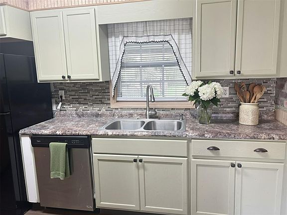 5th image of 512 Green Cir