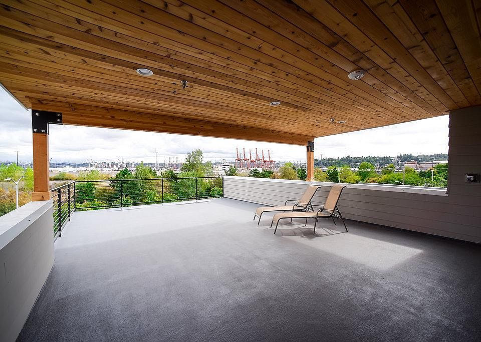 1st image of 3005 Harbor Ave SW Unit 3
