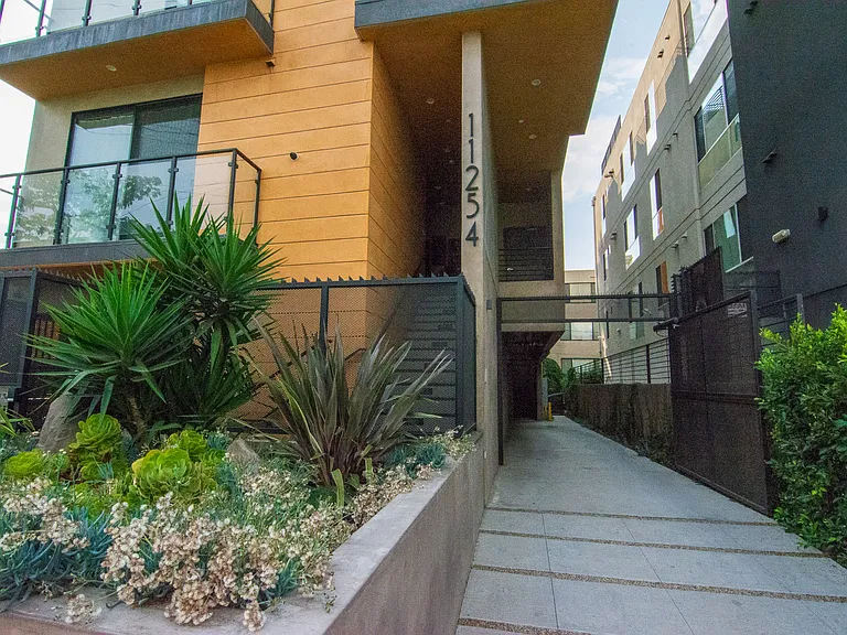 11254 Mississippi Ave #104A — Photo 47