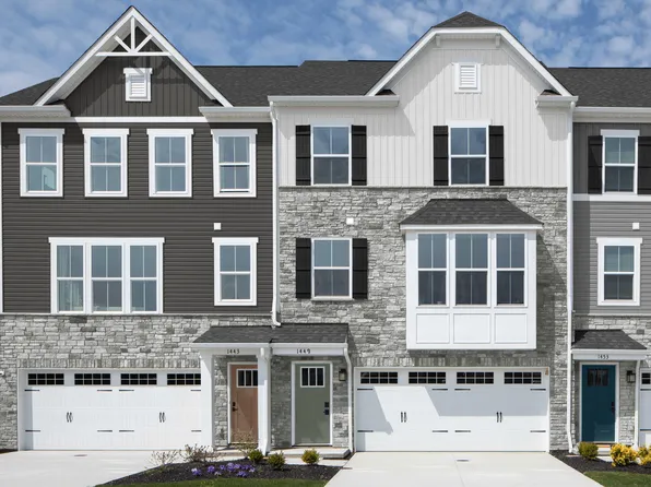 9175 Waterfall Dr, Olmsted Falls, OH 44138