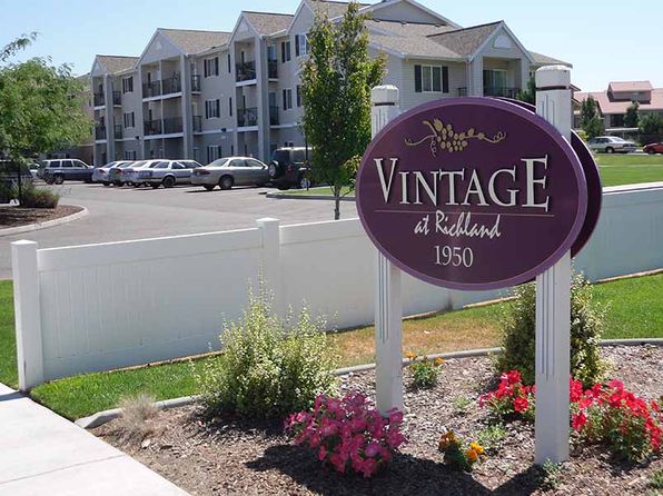 1950 Bellerive Dr