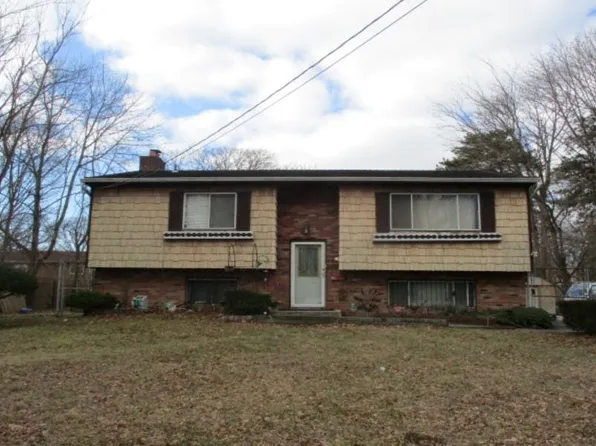 12 N 10th St, Wyandanch, NY 11798