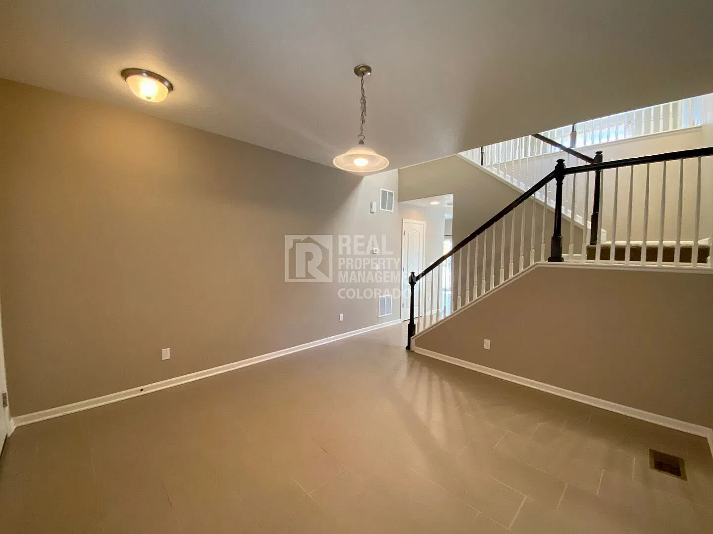 4 bed, 3.5 bath, 3180 sqft, $3,200 — Photo 3