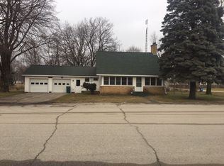 103 Defiance St, Howe, IN 46746