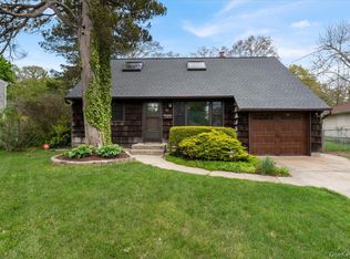 33 W Lakeland St, Bay Shore, NY 11706