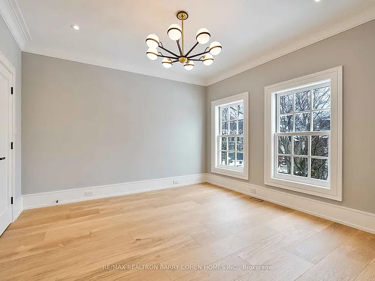 230 Dunvegan Rd — Photo 37