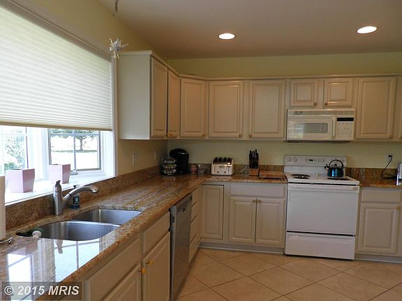 3rd image of 28605 Clubhouse Dr