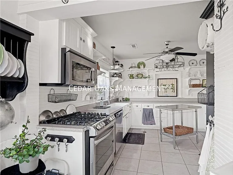 303 N Summit St — Photo 7