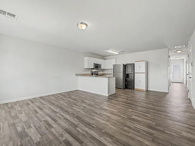 322 E Watson Pl — Photo 10