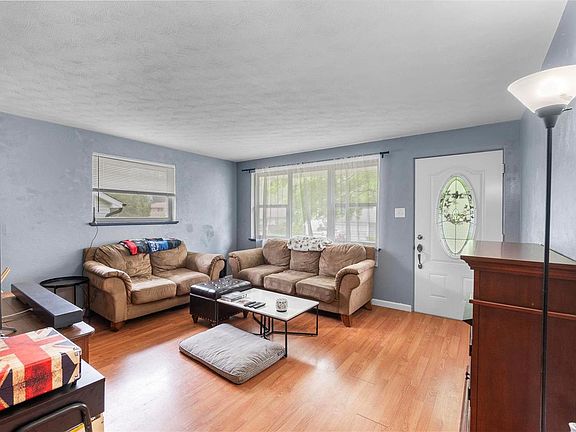 3rd image of 1737 Northwoods Ct