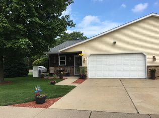 66 Stonehaven Dr, Sun Prairie, WI 53590