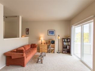501 225th Pl Ne #G202, Sammamish, WA