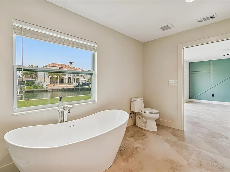 3921 Versailles Dr — Photo 17