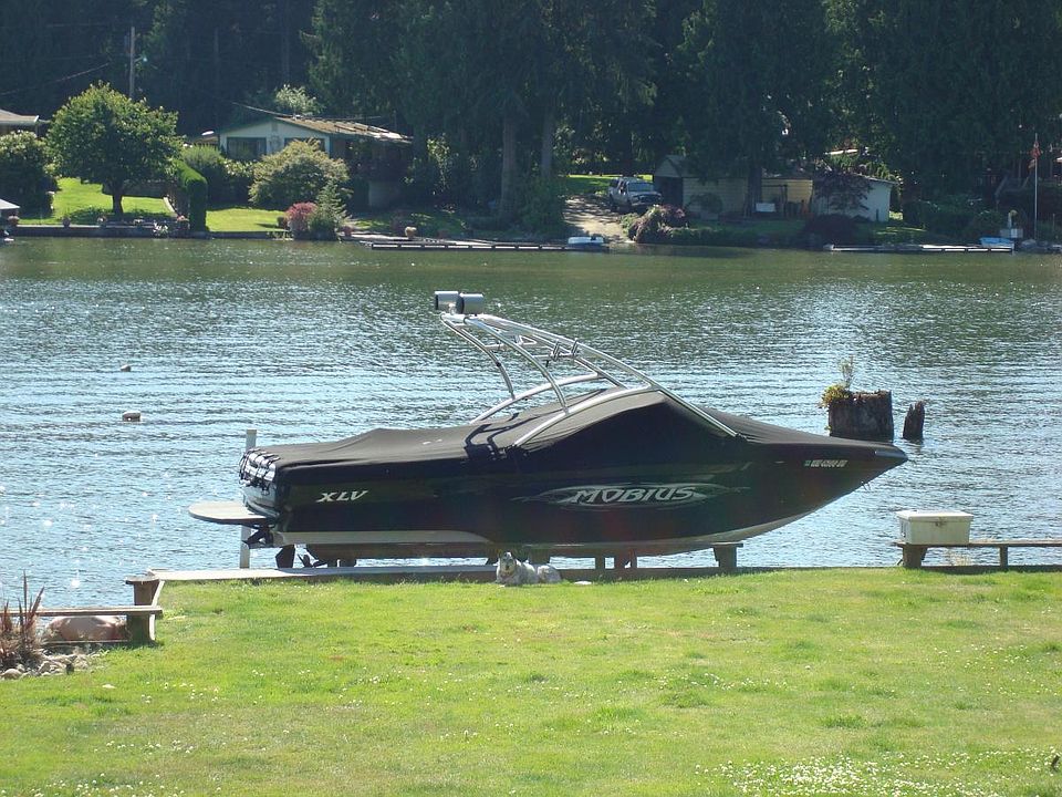 Rental Includes ELECTRIC Boat Lift
