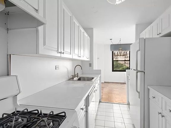 4th image of 142 W End Ave APT 7N