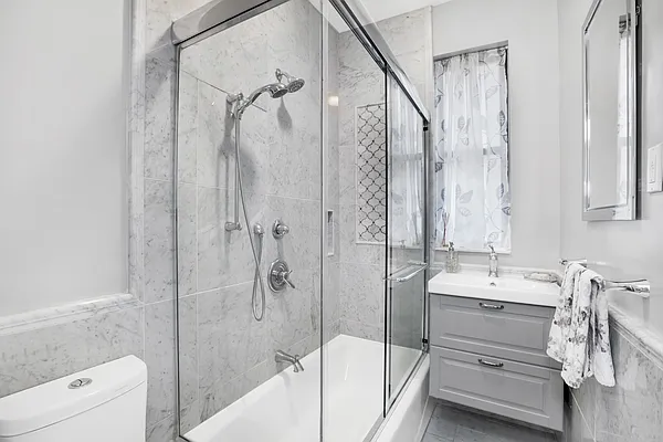 Rented by Coldwell Banker Warburg | media 5