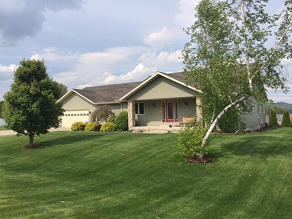 3rd image of N5450 Eagle Circle Ln W