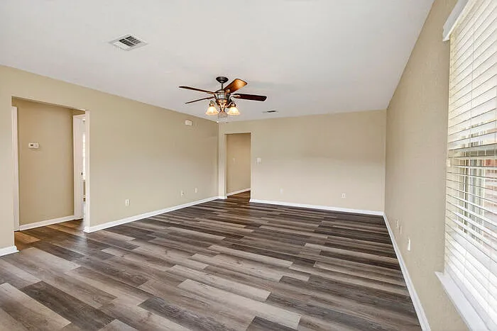 10261 English Manor Dr — Photo 7