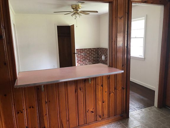 5th image of 415 Lansbury Dr