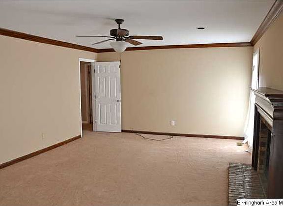3rd image of 1017 Parkwood Cir