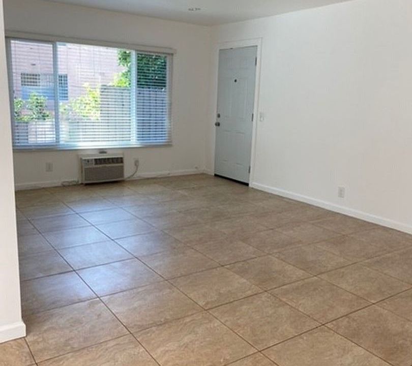 1st image of 1010 N Crescent Heights Blvd APT 5
